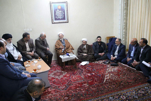 دیدار وزیر اقتصاد و دارایی با معظم له - 971014